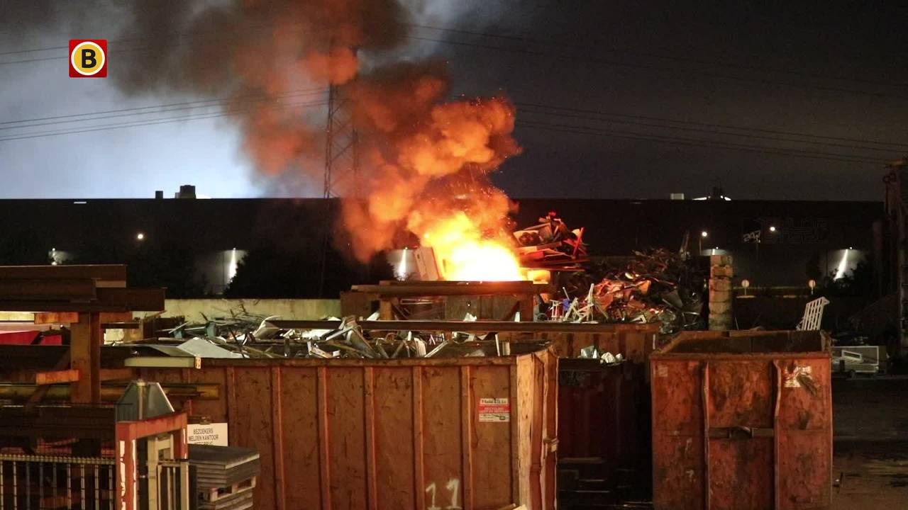 auto gekanteld op A2 • containerbrand in Roosendaal.