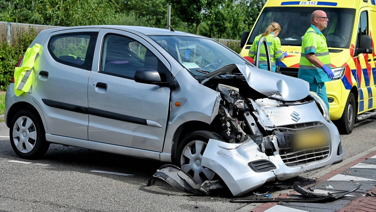 gewonden na botsing • camper zwaar beschadigd op A4.