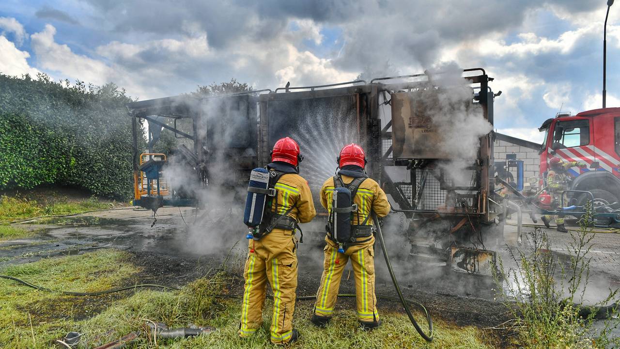aspergesteekmachine uitgebrand • fietser gewond na botsing.