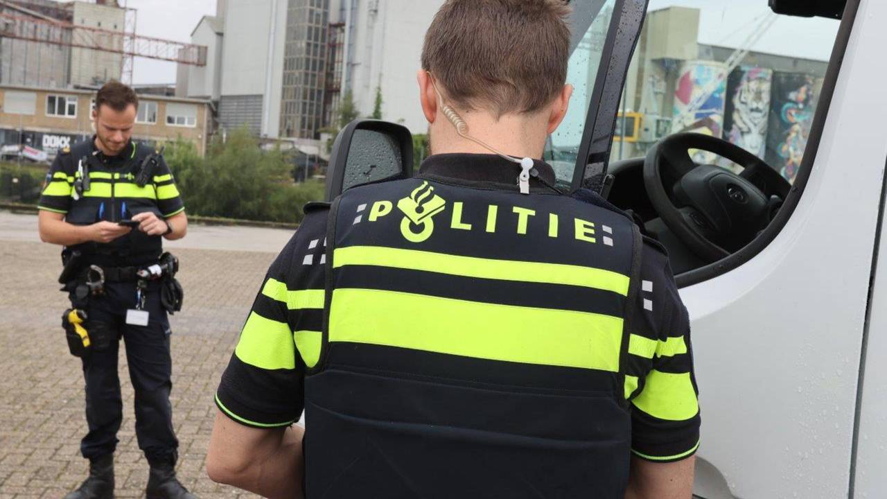 112-liveblog: automobiliste gewond bij ongeluk in Nispen • ongeluk op A58.