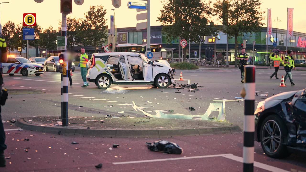 112-liveblog: ravage op kruispunt na botsing • steekpartij op schoolplein.