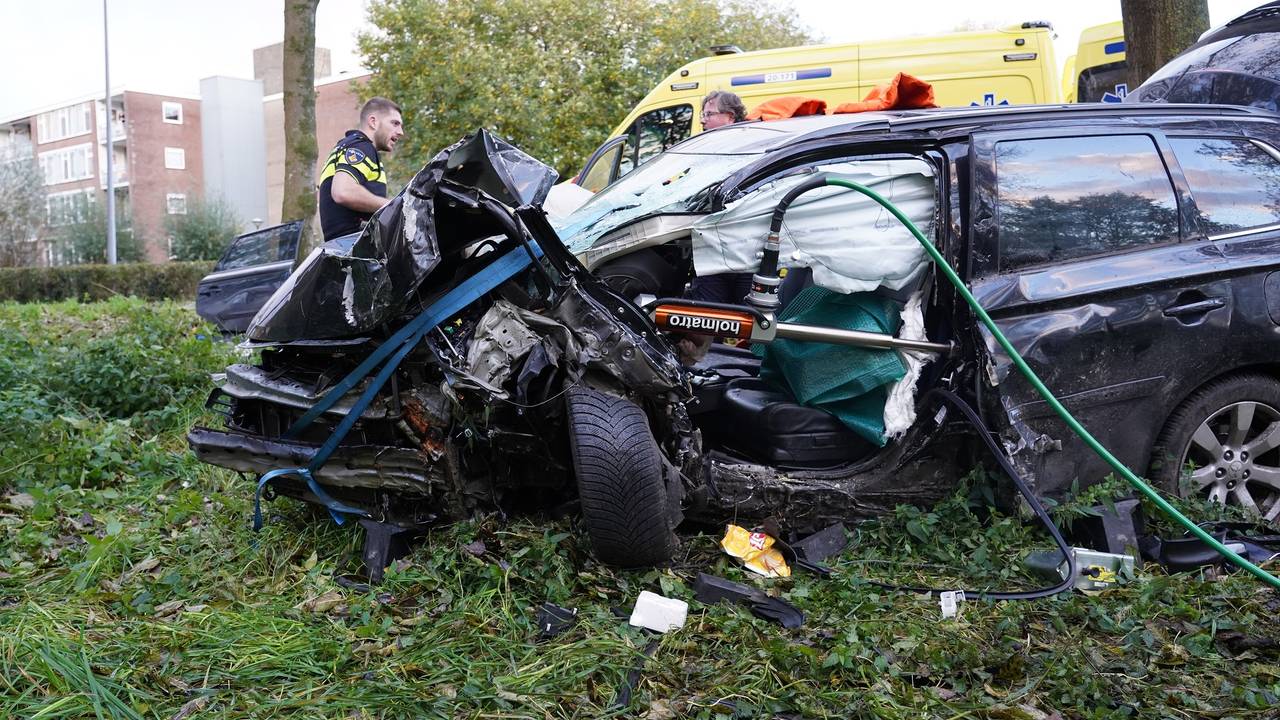 bestuurder bekneld na ongeluk • explosie op vakantiepark.