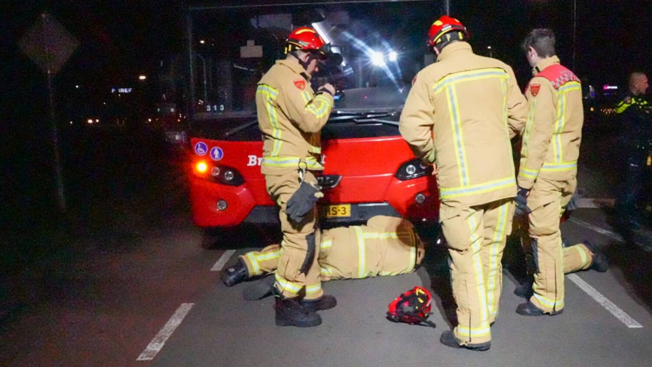 fietsster aangereden door bus • brand in gebouw Etten-Leur.