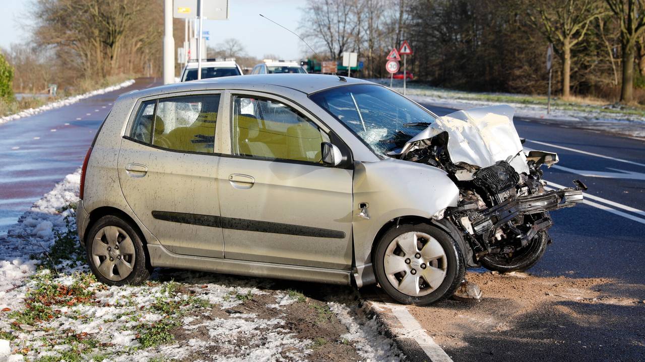 mogelijk drenkeling in ijs • gewonde bij botsing in Heerle.
