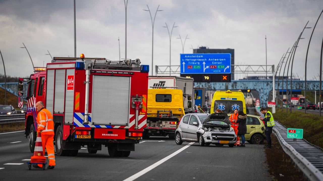 agenten vinden sieraden • ongeluk op A50.