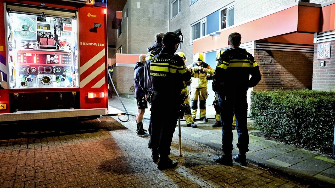 auto op de kop na botsing • wagen rijdt akker in.
