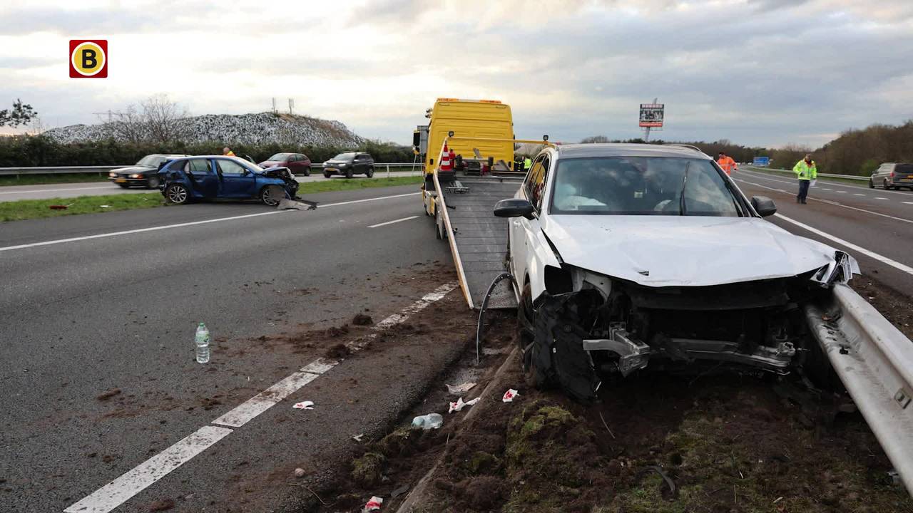 drie gewonden bij botsing • deel A73 urenlang dicht.