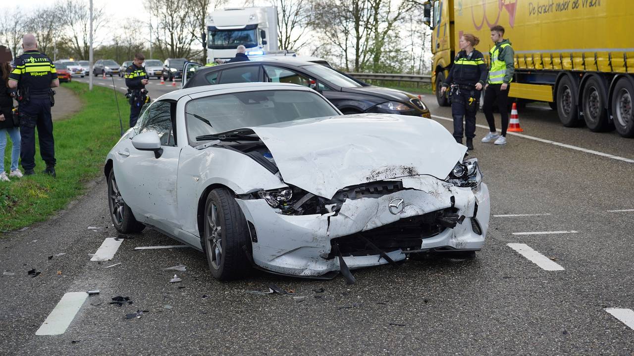 kop-staartbotsing in Zeeland • ongeval met auto op A58.
