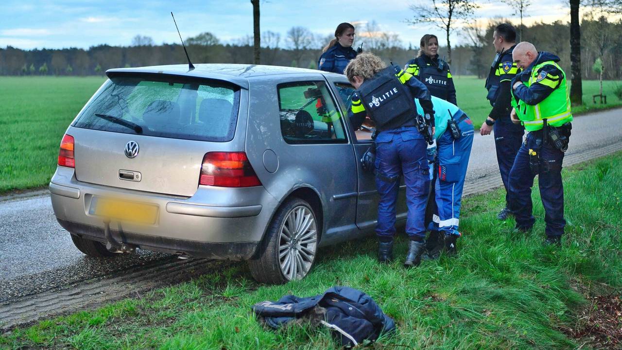 gewonde bij botsing • man negeert spoorbomen om bus te halen.