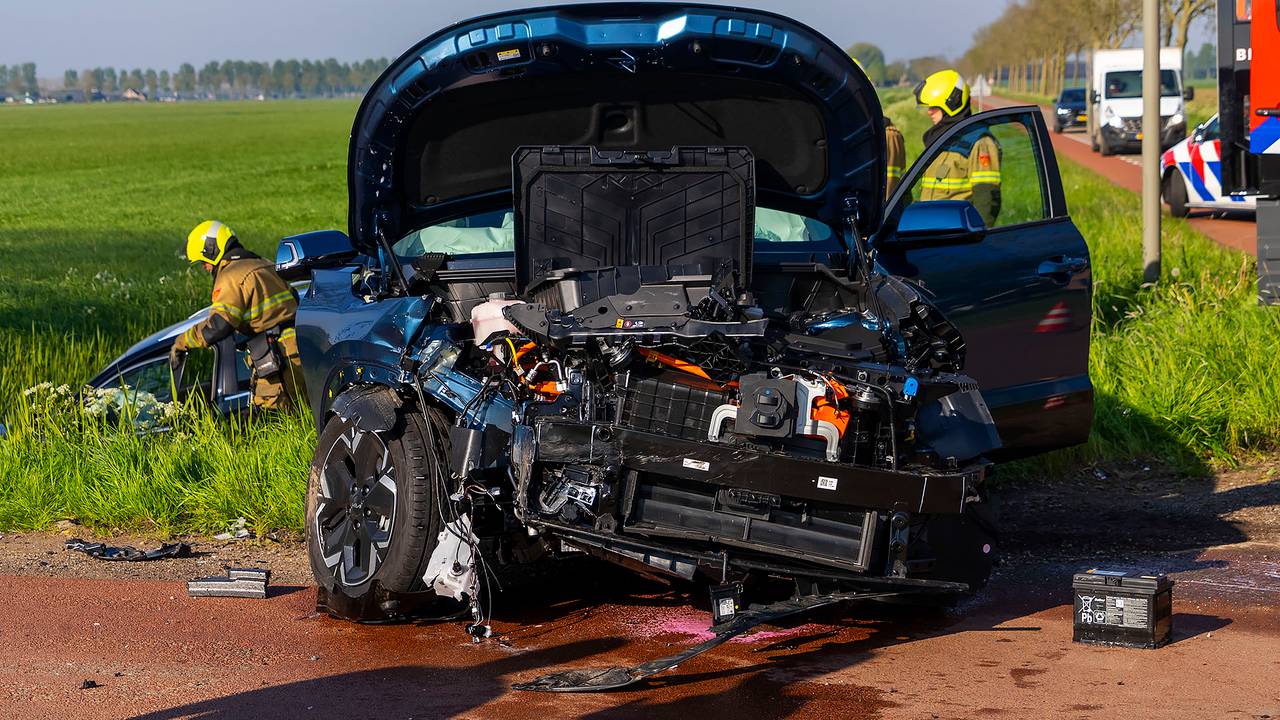 fietsers gewond na botsing met bus • blauw vat in bos gevonden.