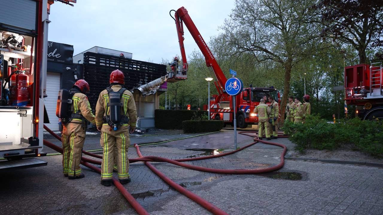 brand verwoest gevel in Best • ongeluk op A58.