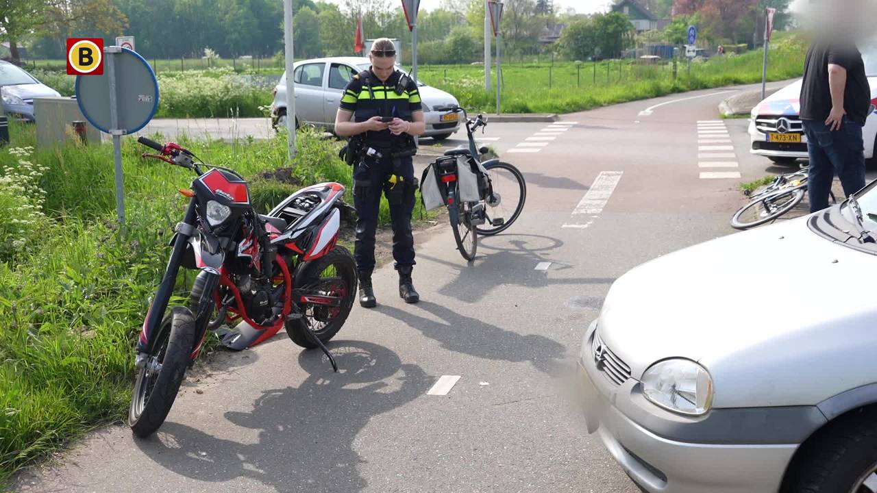 bromfietser gewond na botsing • man in hoofd gestoken.