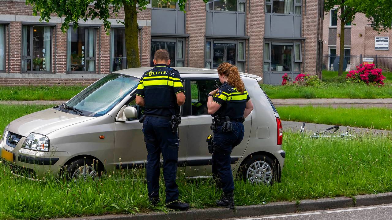 fietser gewond na ongeluk • auto botst met fietser.