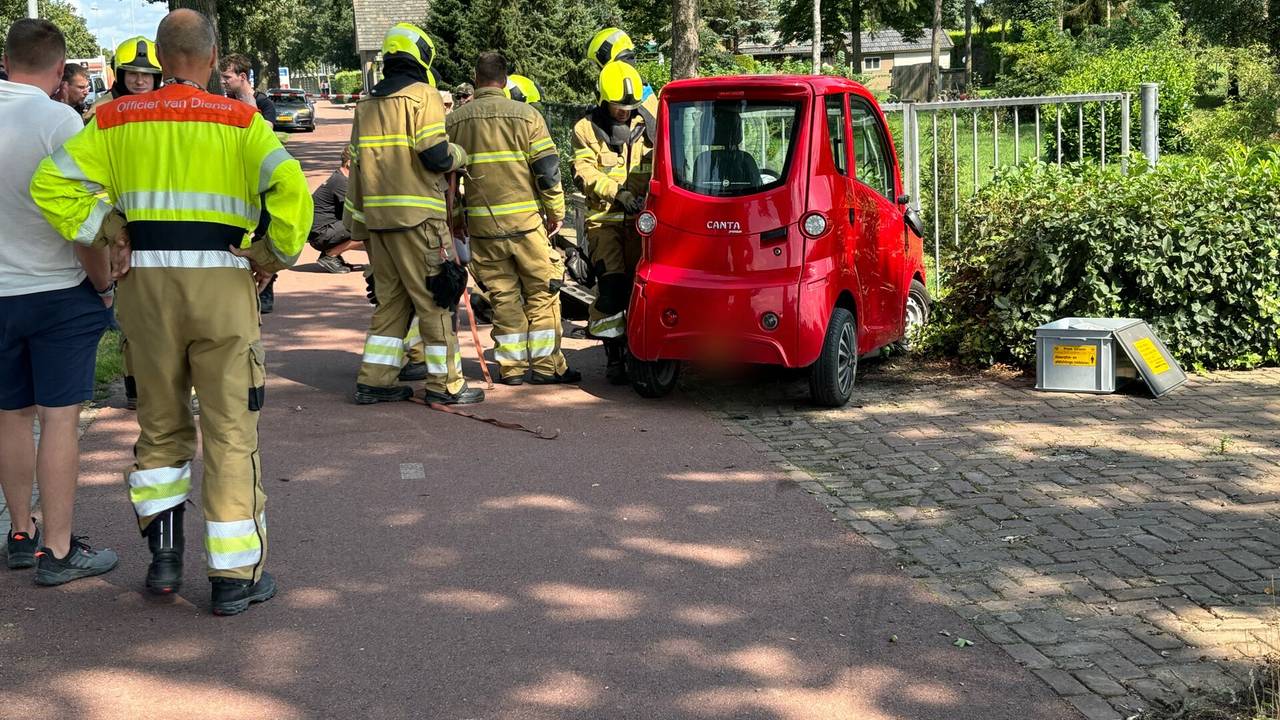 auto raakt van de weg • voetganger aangereden in Boekel.