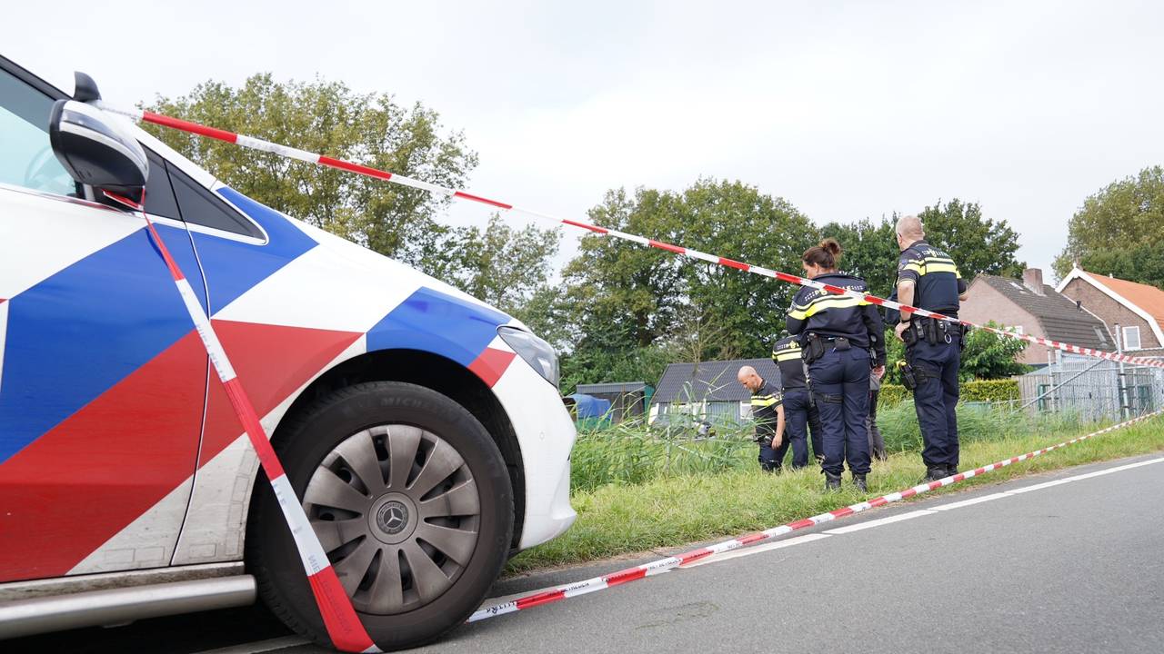 file op A58 door ongeluk • scooter botst op auto.