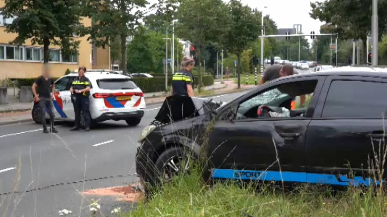 lachgas gevonden na botsing • man spoorloos na straatroof.