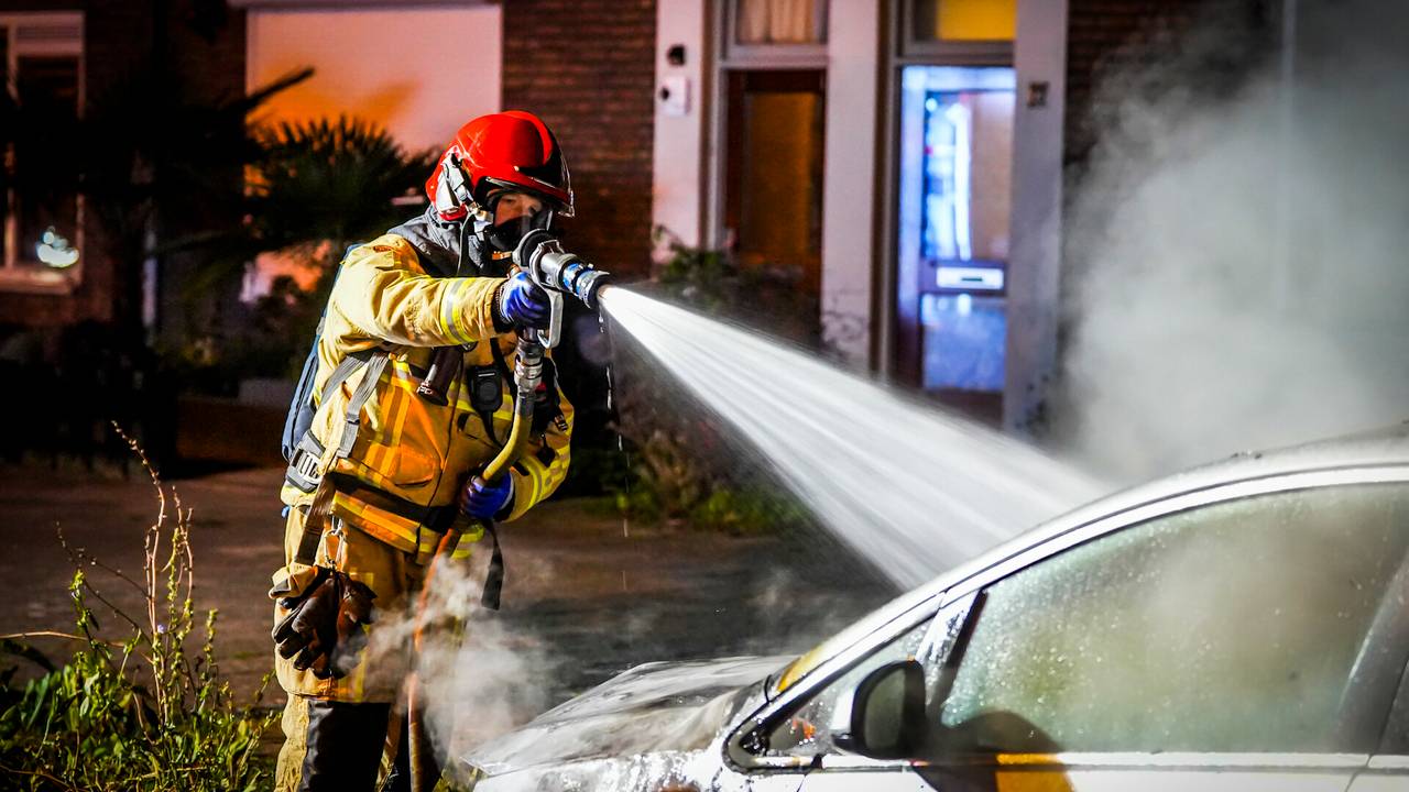 voetganger aangereden • man op dak van huis ex.