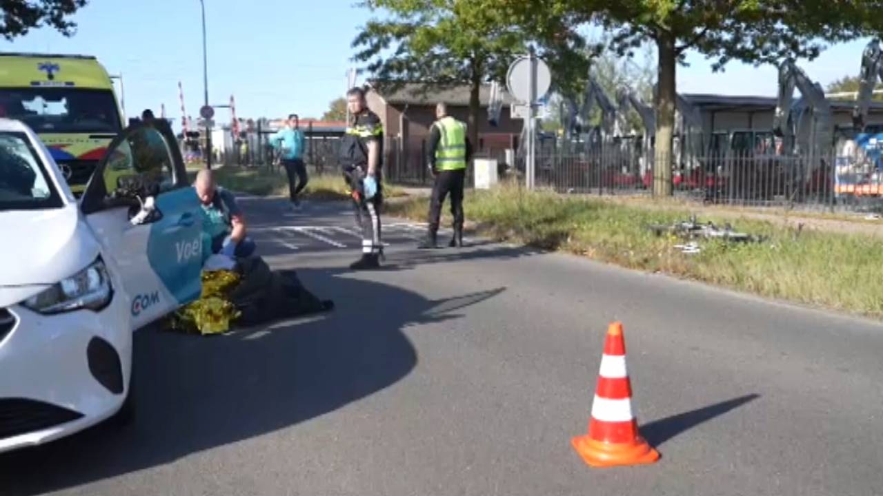 automobilist ramt autos • fiets gewond door botsing.