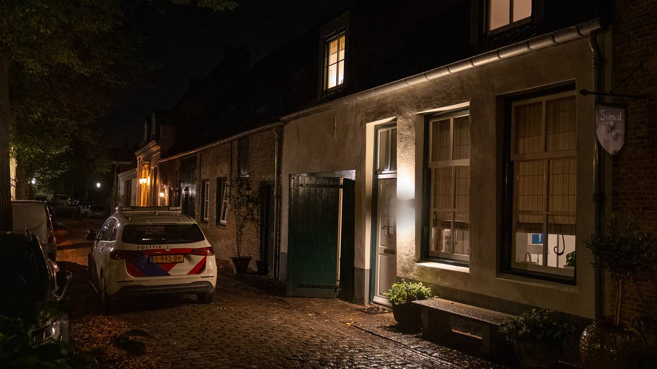 wielrenners vallen tijdens toertocht • ongeluk op A2 bij Budel.