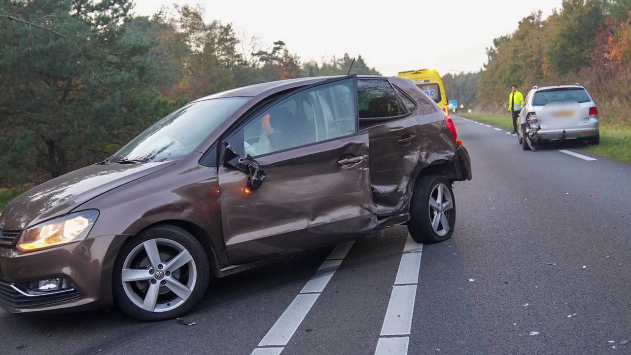 vrouw gewond na aanrijding • duikers halen wapen uit Dieze.