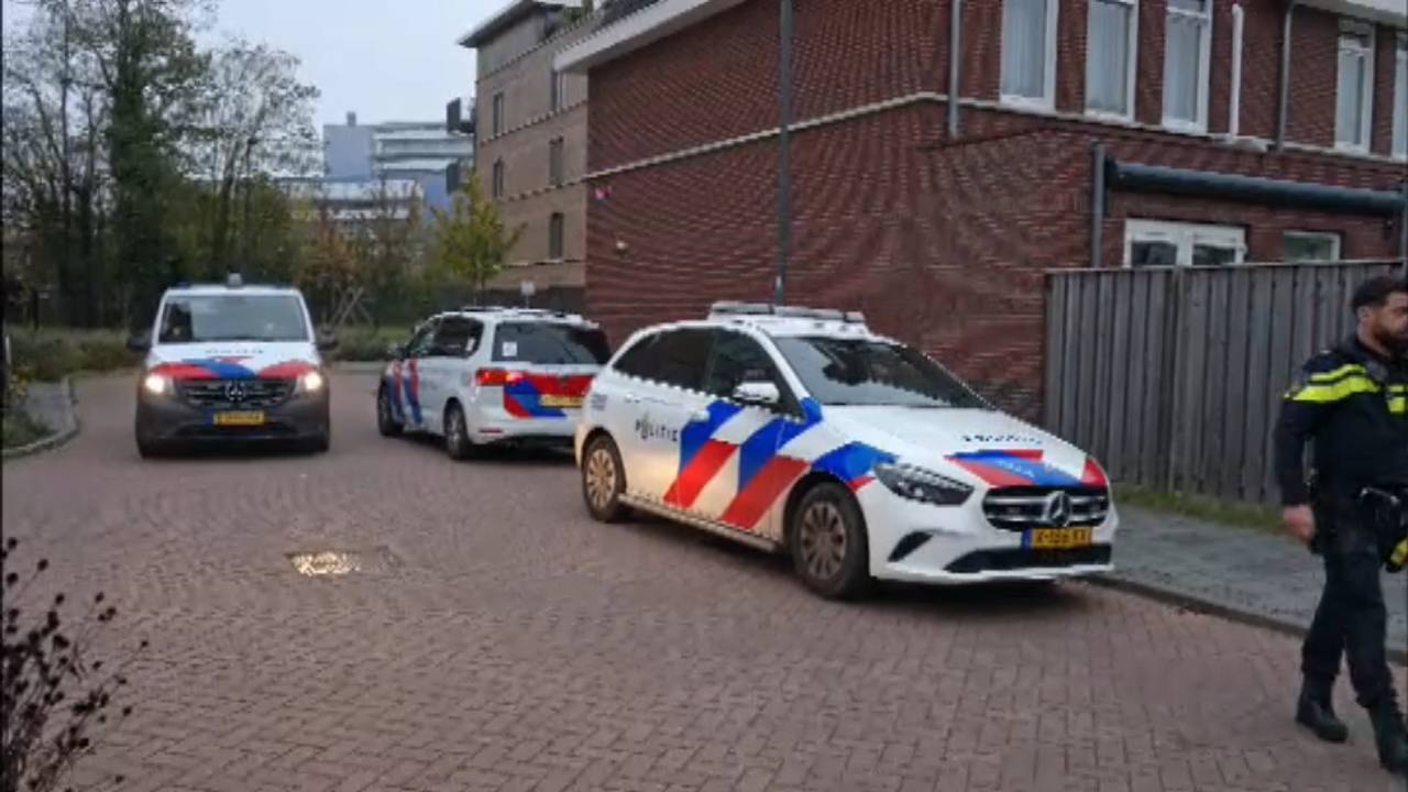 vijf autos botsen op viaduct • automobilist gewond na botsing.