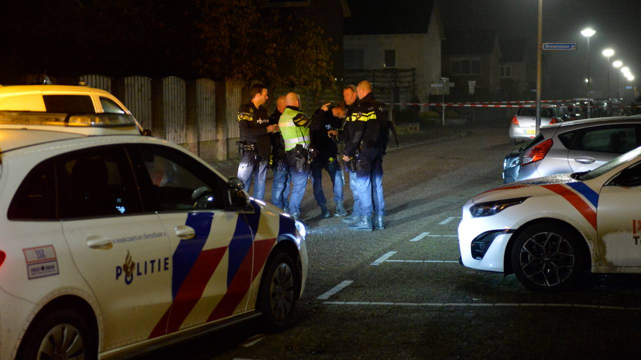 auto in sloot na botsing • extra politie-inzet bij NAC.