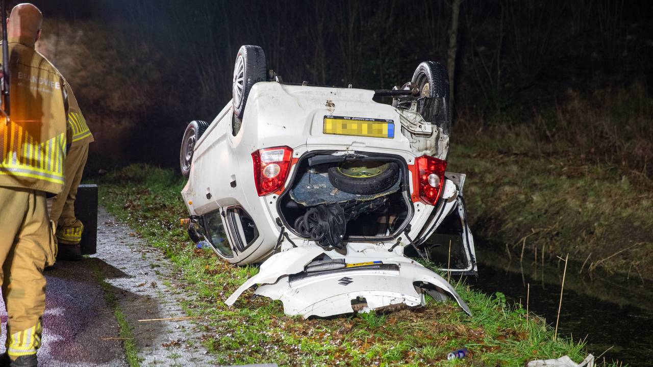 auto crasht op de A58 • ongeluk op rotonde.