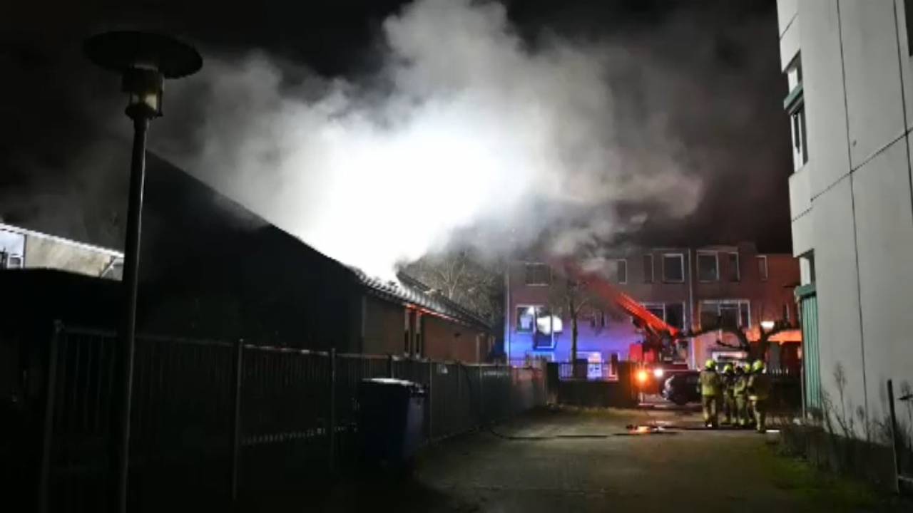 explosie bij voordeur • ravage na botsing op N279.