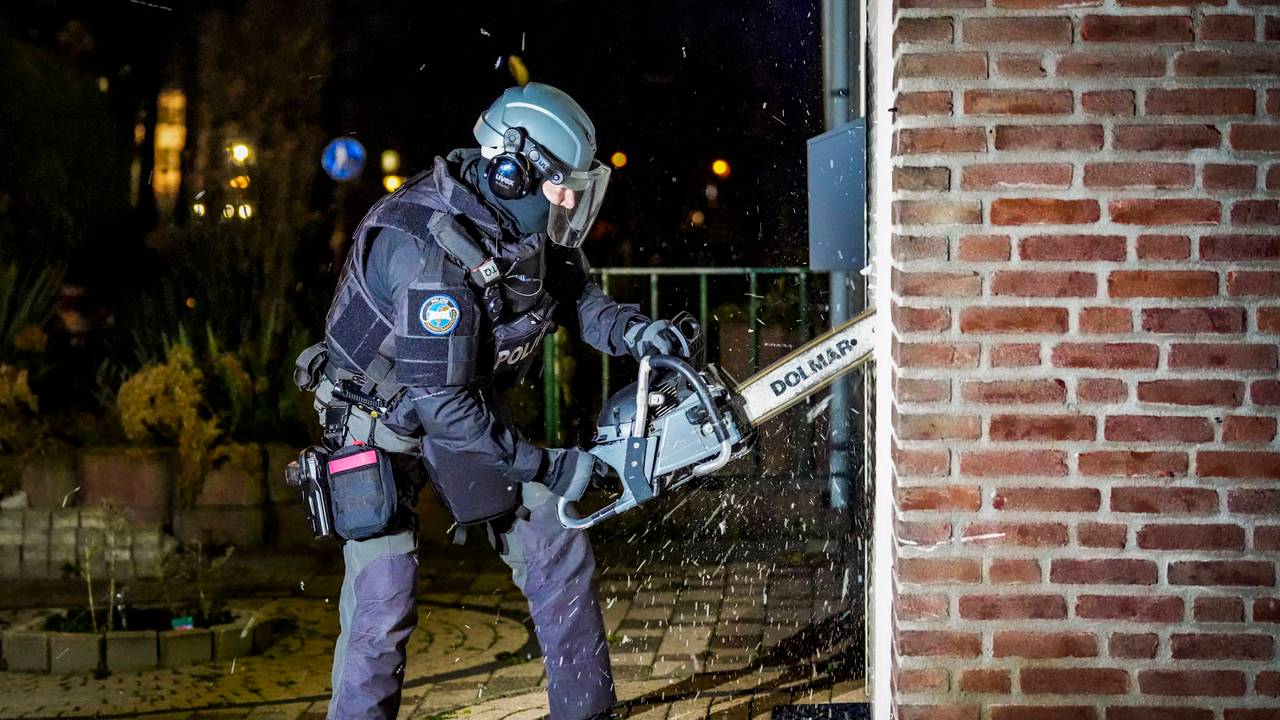 lange file op A27 door ongeluk • straat dicht na gaslek.