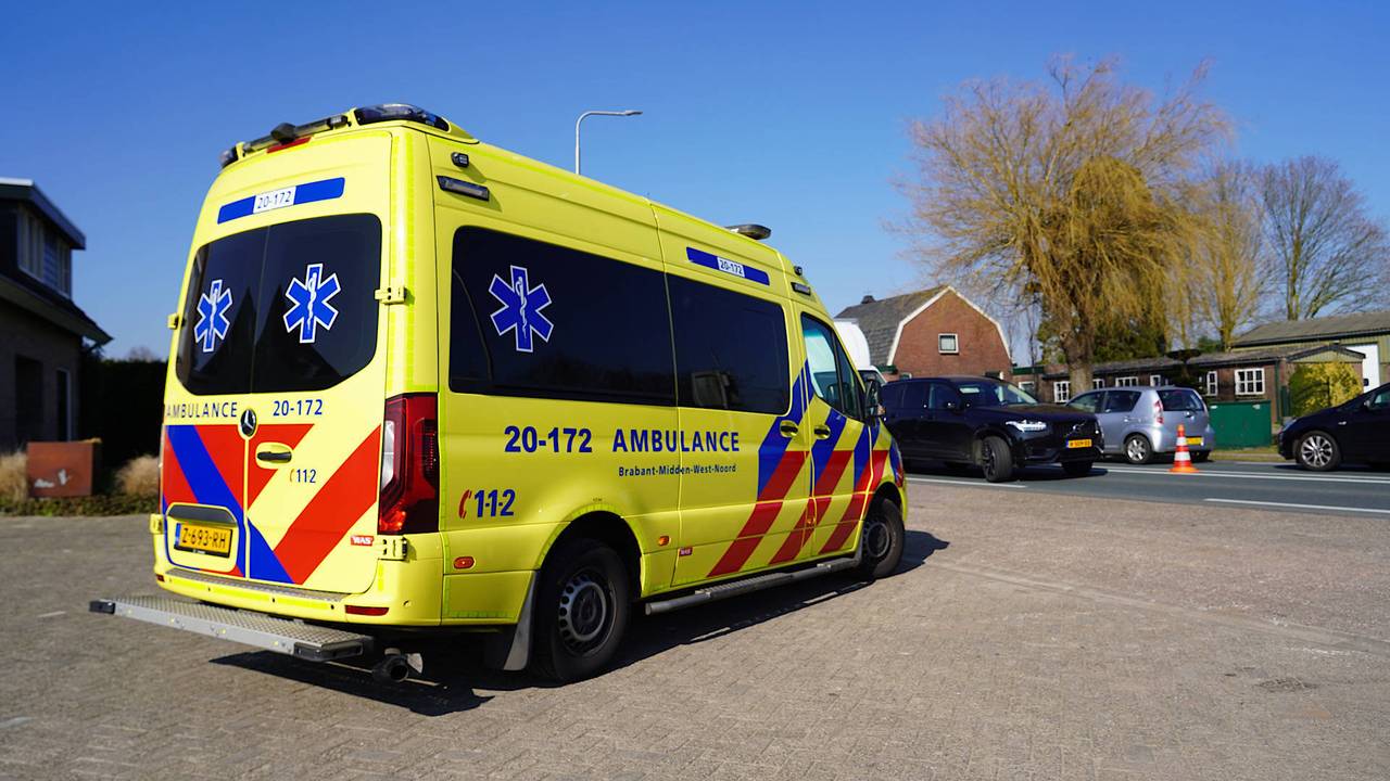 veel schade na botsing • vertraging op de A58 door vrachtwagen.