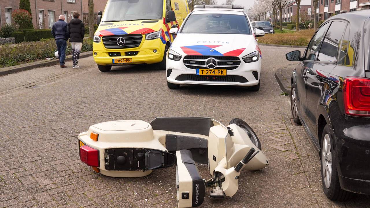 file door botsing • man sticht brand in rijdende trein.