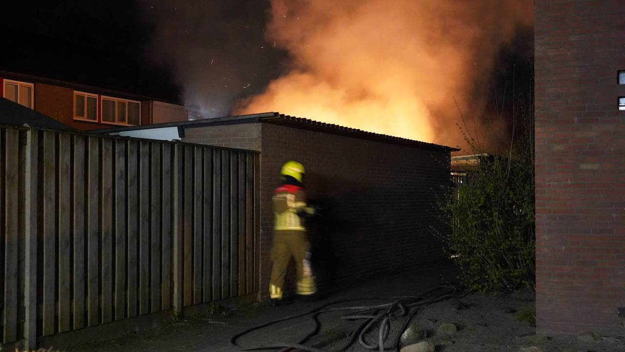 man breekt hand bij botsing • bom ontploft op Oirschotse heide.