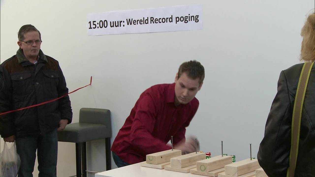 Goochelaar uit Etten-Leur pakt wereldrecord dobbelstenen stapelen