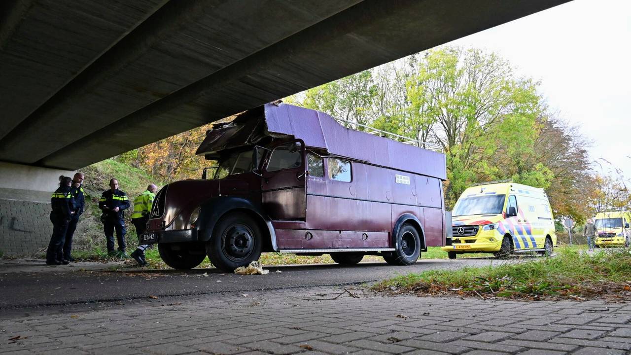112-nieuws: automobiliste rijdt fietsers aan • maaltijdbezorger aangereden.