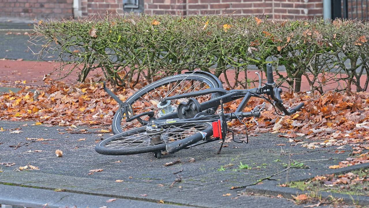 112-nieuws: vrouw bekneld na ongeluk • A2 bij Eindhoven deels afgesloten.