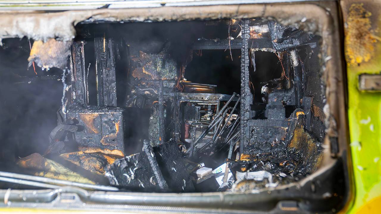 Van de wijkcaravan bleef vrijwel niets over (foto: Gabor Heeres/SQ Vision).