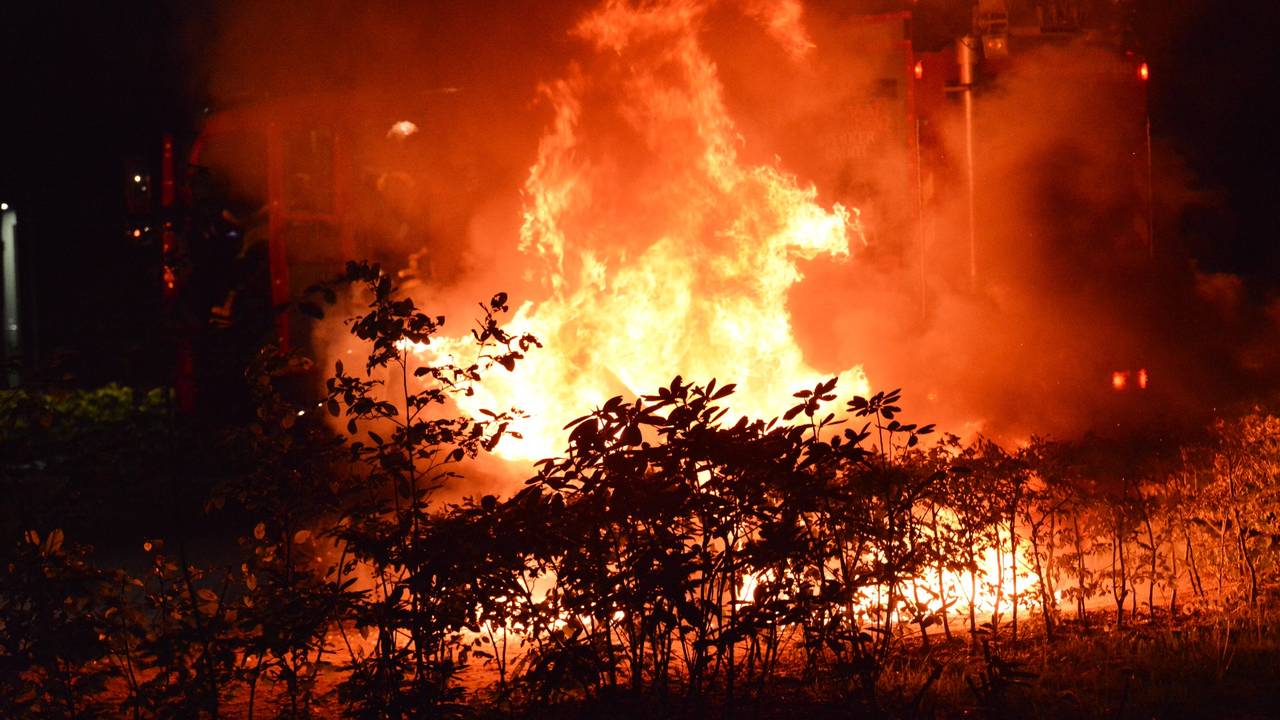 De vijfde autobrand in twee weken tijd. (foto: SQ Vision Mediaprodukties)