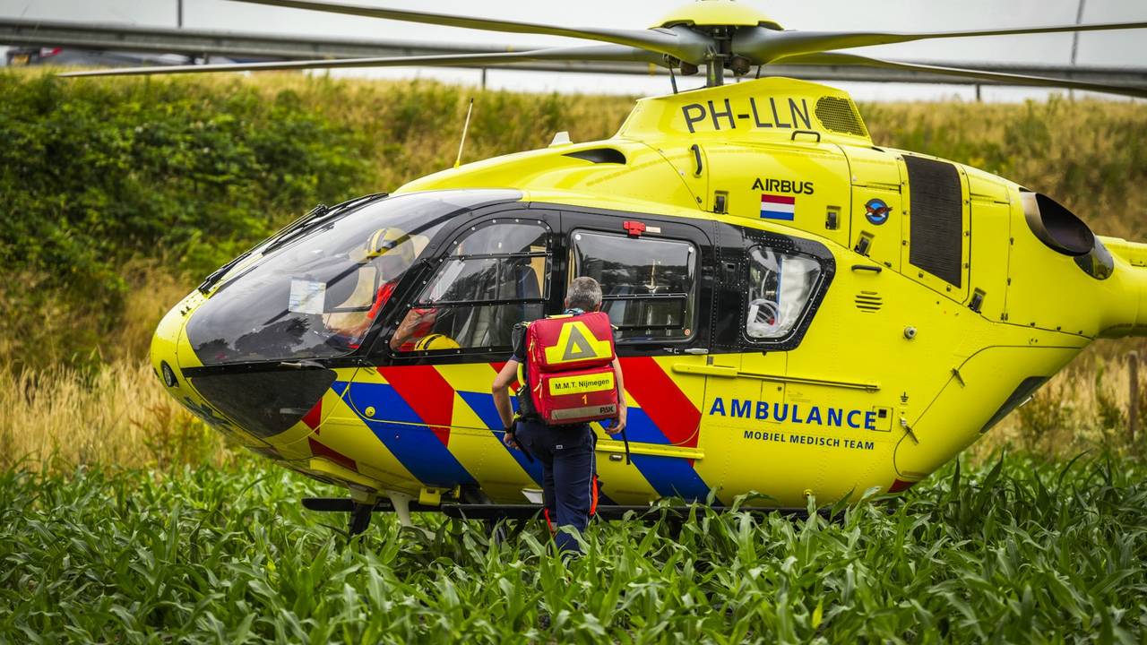 Vier personen gewond door botsing tussen motoren en auto.