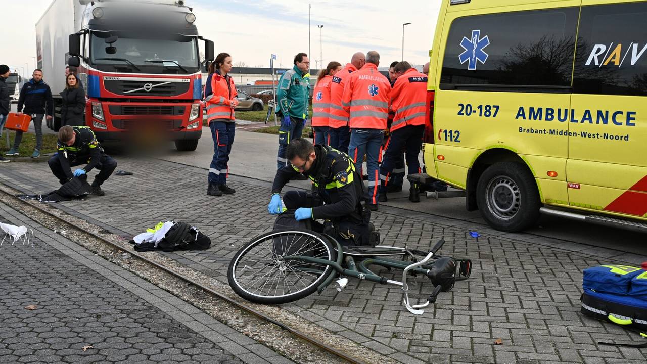 112-nieuws: Ongeval Op Vluchtstrook A27 • Fietser Geraakt Door Truck ...