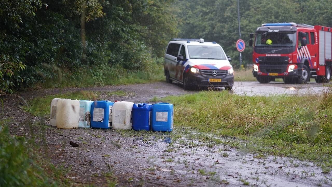 De vaten werden gevonden langs het kanaal aan het Ruiterspoor in Den Hout (foto: Jeroen Stuve/SQ Vision).
