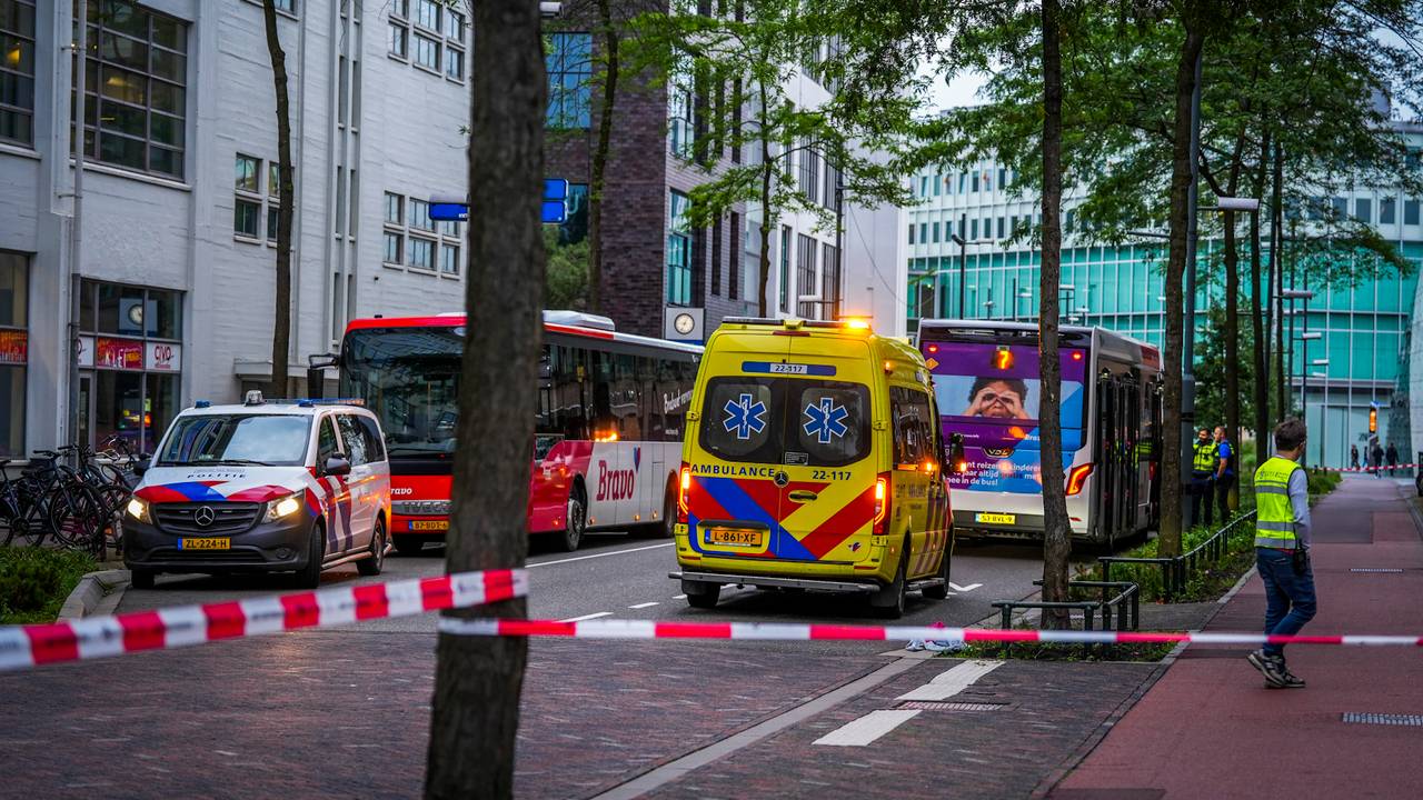 Voetganger geschept door een stadsbus (Foto: SQ Vision)