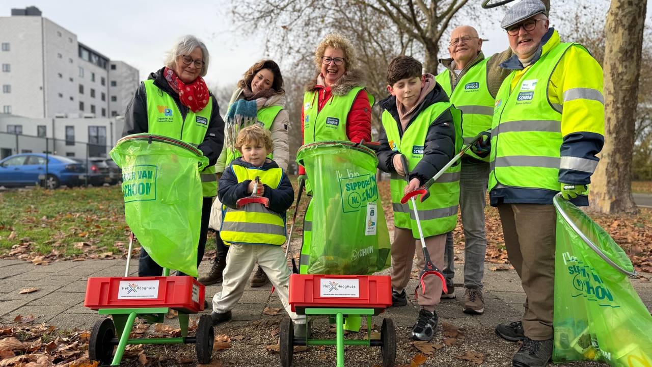 De hendige afvalkarretjes (Foto: Alain Heeren).