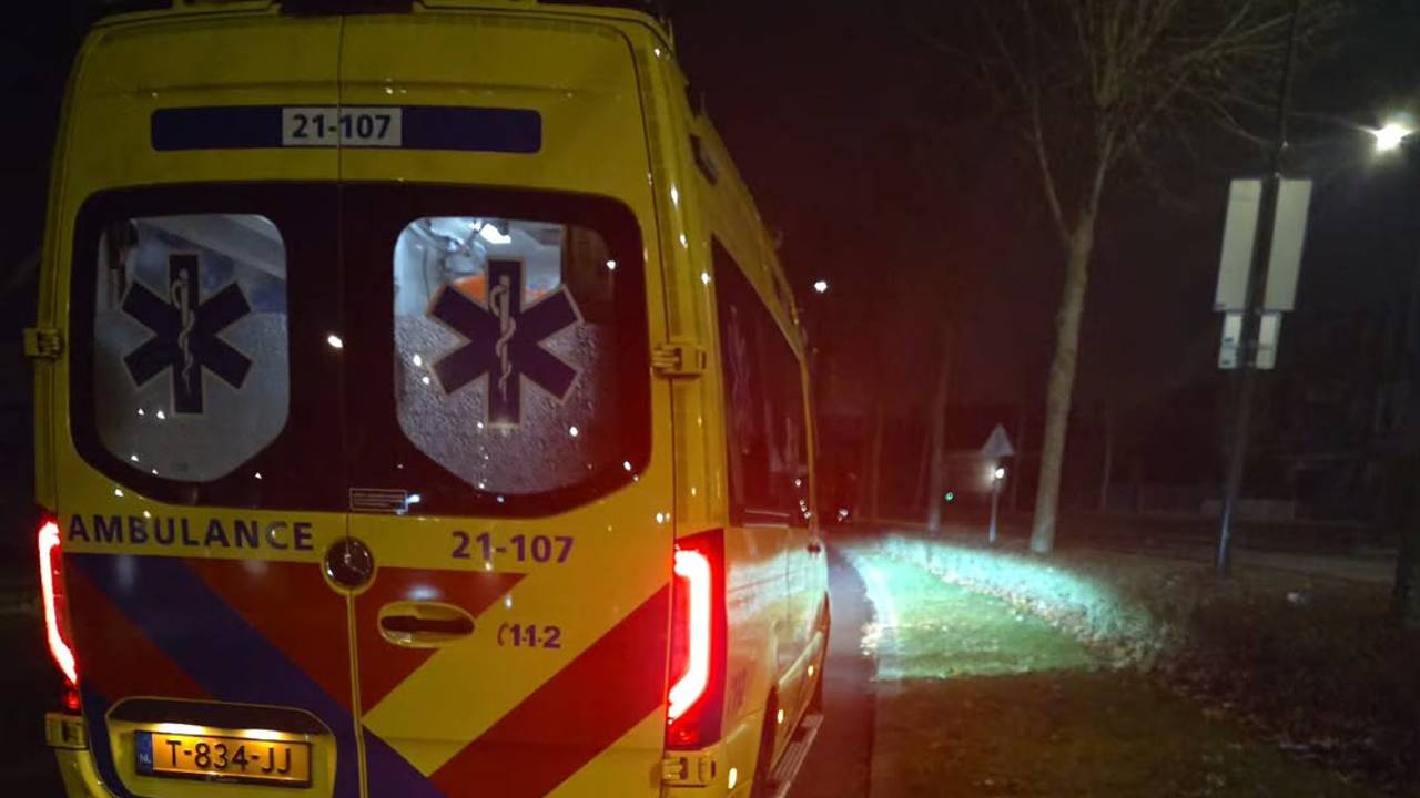 Het slachtoffer is met de ambulance naar het ziekenhuis gebracht (foto: Politie Digitaal Meierij).