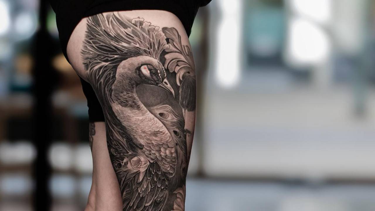 De pauw als herinnering aan haar broer (foto: Martin Tattooer).