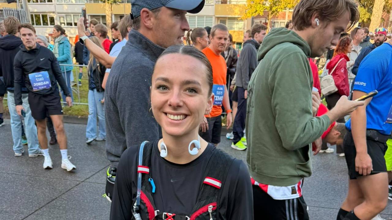 Lisa rent haar eerste marathon. Haar vader en moeder uit Veldhoven zijn erg trots. "We hopen vooral dat ze heel veel plezier heeft."