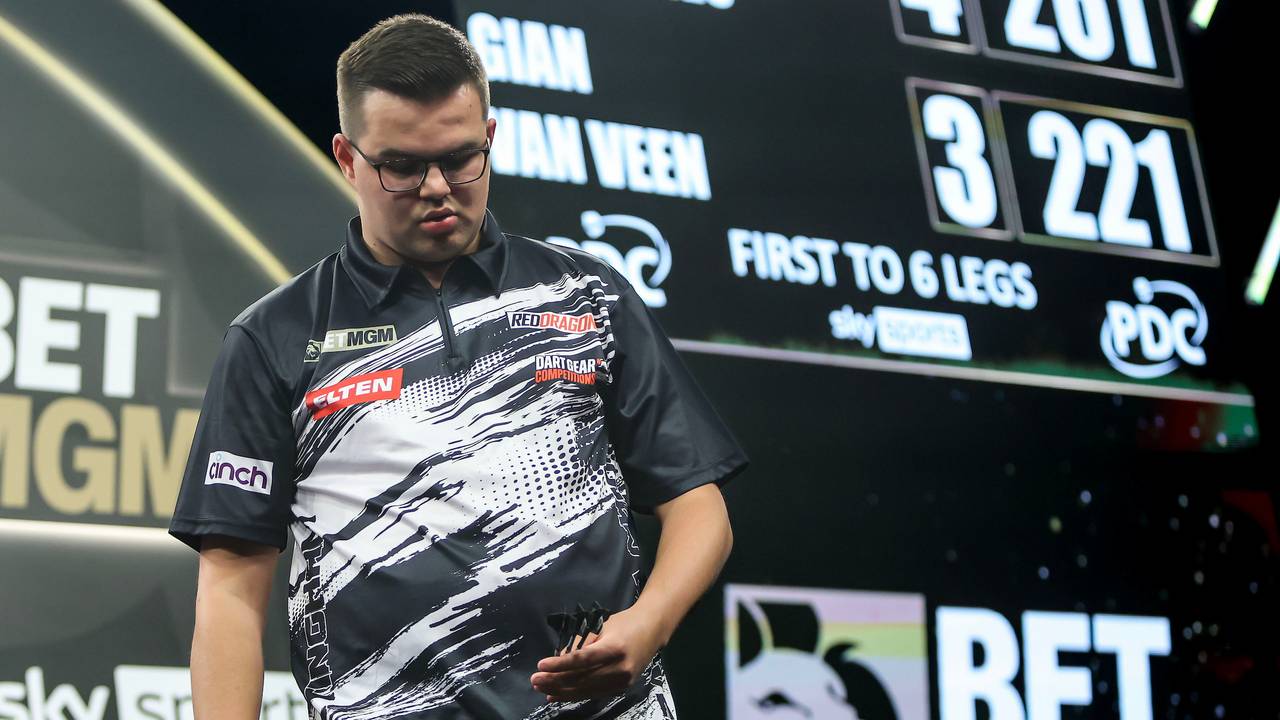 Gian van Veen moest in Nottingham zijn hoofd buigen voor Luke Humphries (foto: PDC).