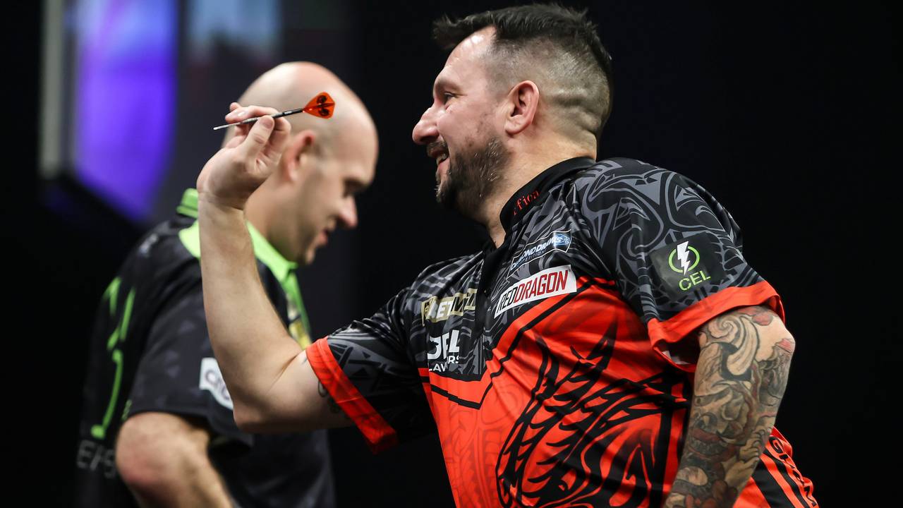 Jonny Clayton was te sterk voor Van Gerwen in de zesde speelronde van de Premier League darts (foto: PDC).