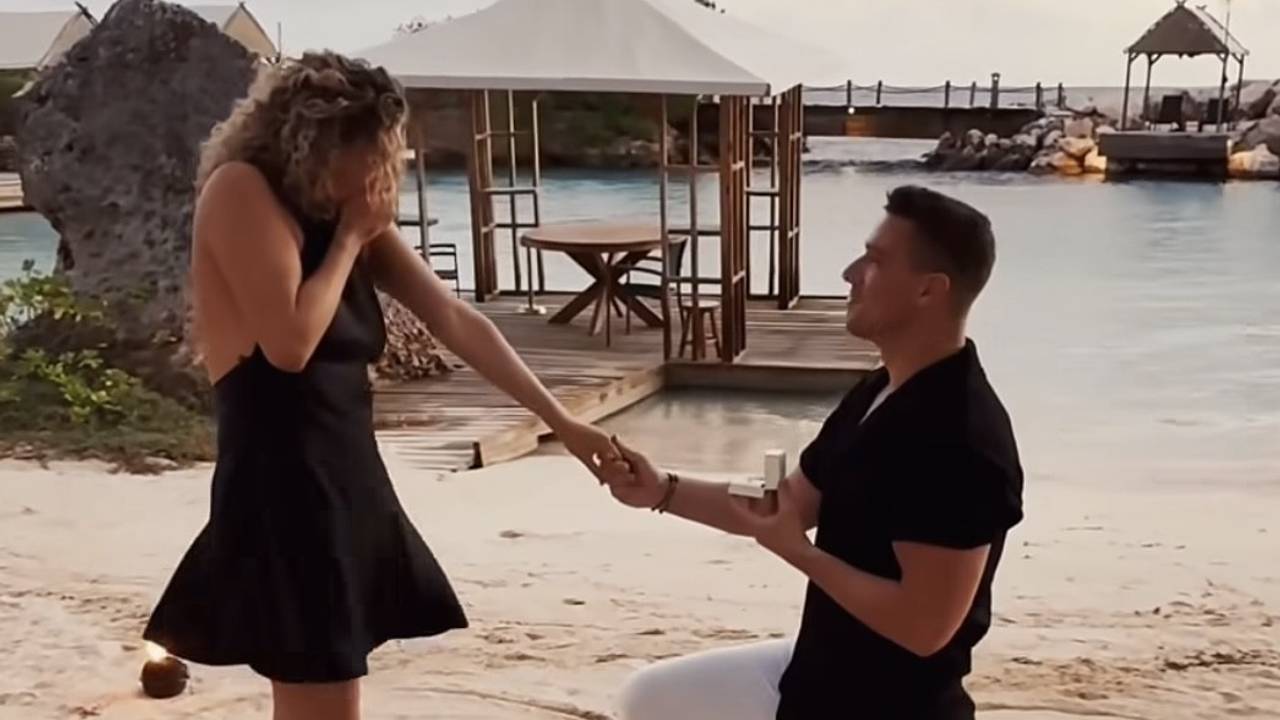 Glenn vraagt Iris ten huwelijk (Bron: Instagram Iris Rulkens).