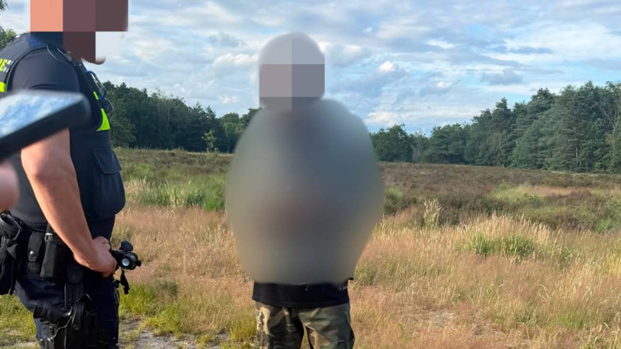 De man in legerkleding bleek een 'legerfan' te zijn (foto: Politie Boxtel-Vught-Gestel).