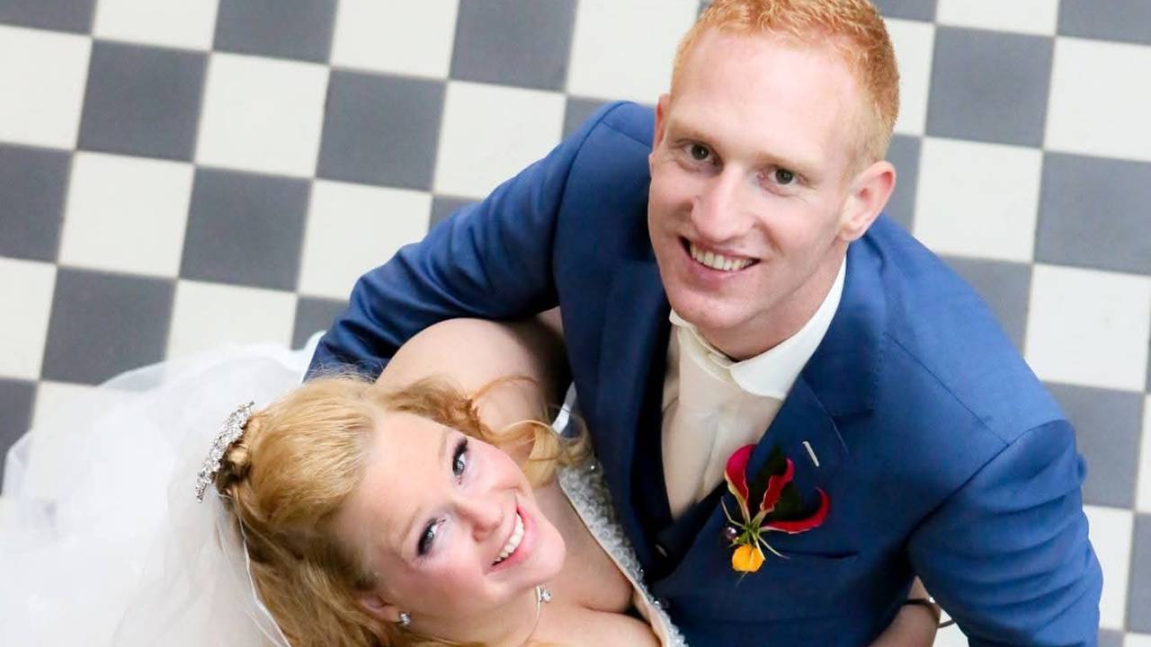 Karlijn en Jaron op hun trouwdag (Privéfoto).